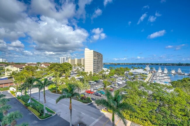 Building Photo - 123 Lakeshore Dr