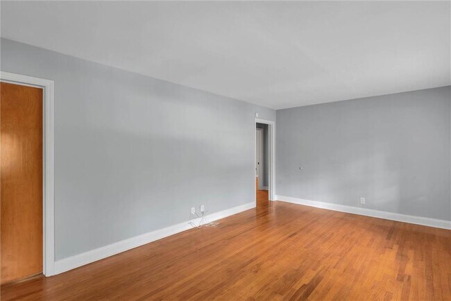 Building Photo - 1857 Fern Creek Ln NE