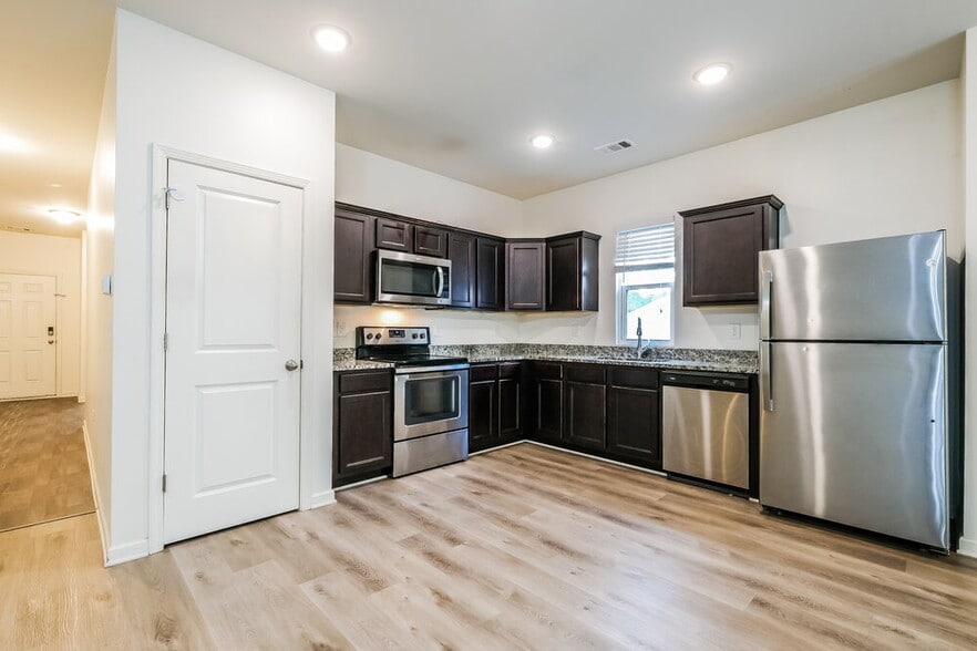 Building Photo - 7261 Lacey Dr