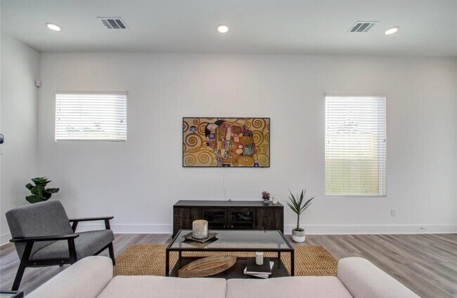 Building Photo - 778 W Tidwell Rd