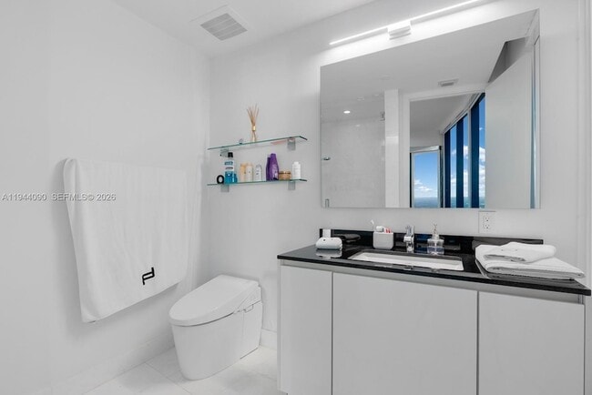 Building Photo - 18555 Collins Ave