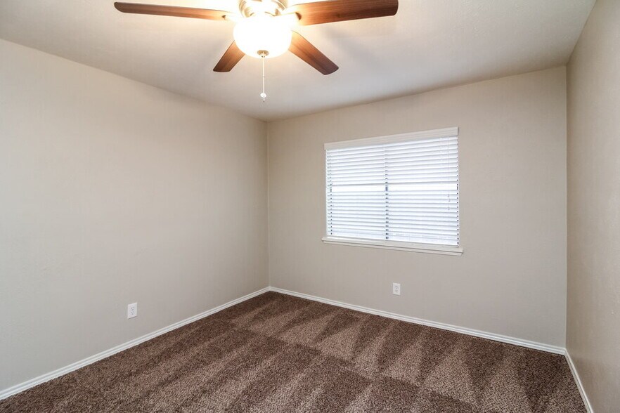 Building Photo - 9214 Willowbrook Dr