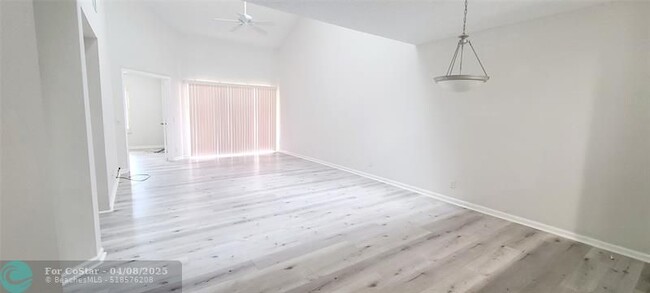 Building Photo - 7303 NW 61st Terrace