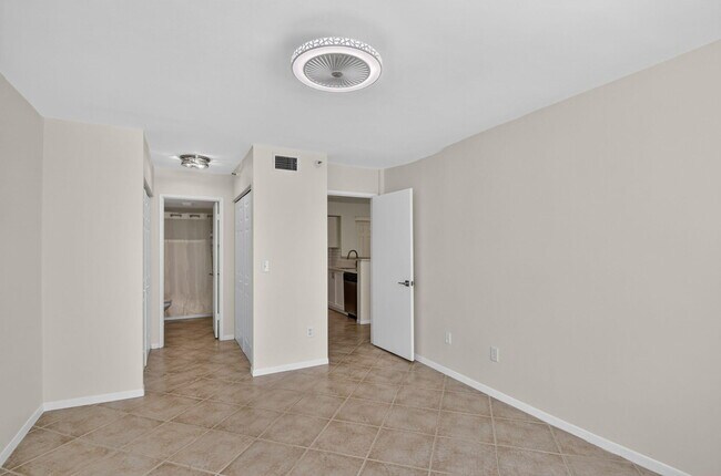 Building Photo - 107 Yacht Club Way
