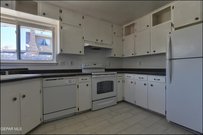 Building Photo - 6915 Pamlico Dr