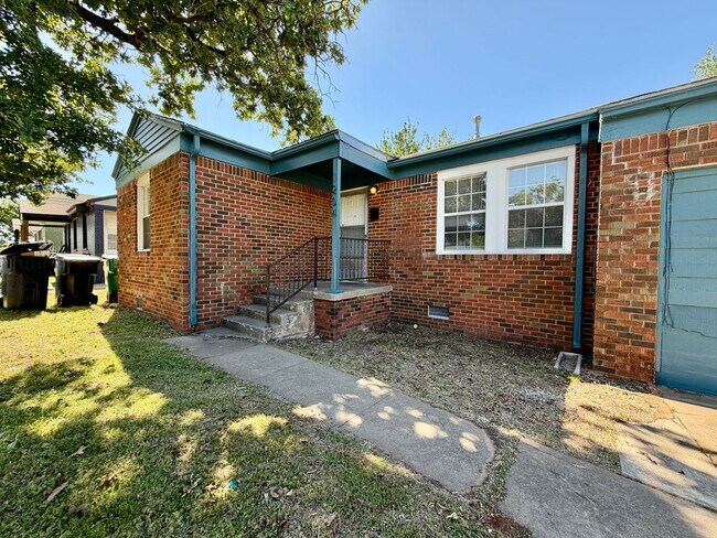 Building Photo - 4 Bedroom home!