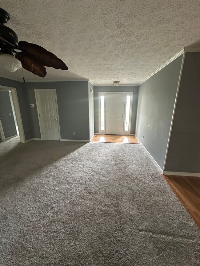 Building Photo - COMING SOON! **Charming 3 Bedroom, 2 Bath ...
