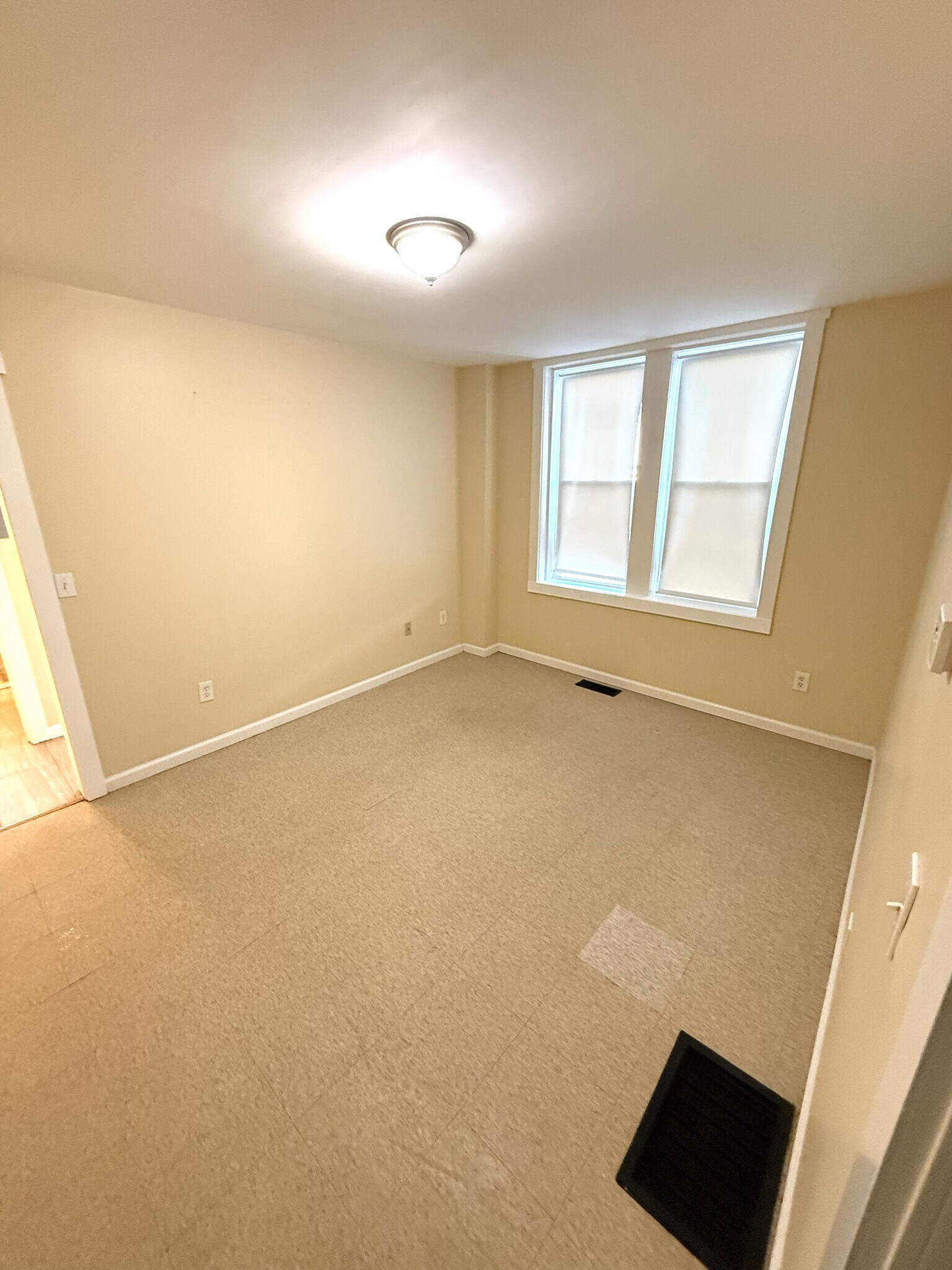 Building Photo - 1333 E Main St