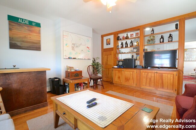 Building Photo - 45 Aldie St