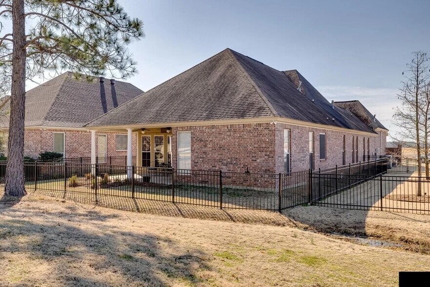 Building Photo - 110 Maison Dr