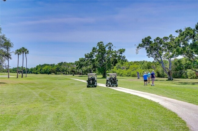 Building Photo - 200 Country Club Dr