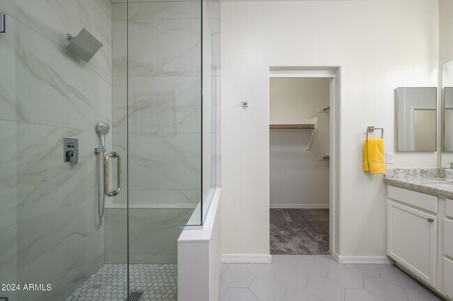 Building Photo - 17618 W Crocus Dr