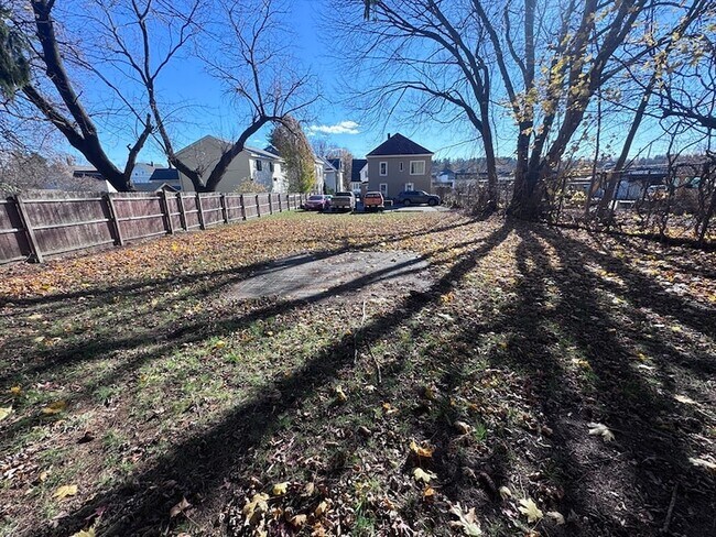 Building Photo - 116-118 Lawrence Street Unit 2