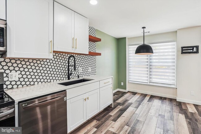 Building Photo - 6010 Sunset Ridge Ct