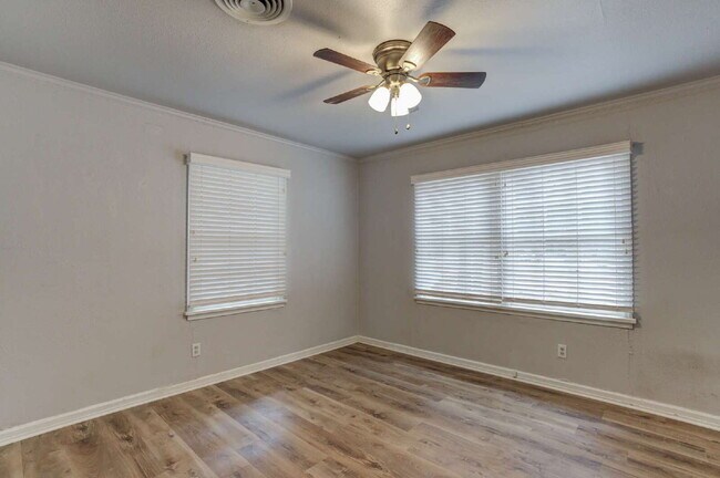 Building Photo - MOVE IN SPECIAL: FIRST FULL MONTH FREE