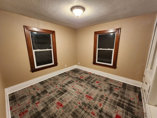 Building Photo - 4 Bedroom, 2 Bathroom home with large yard...