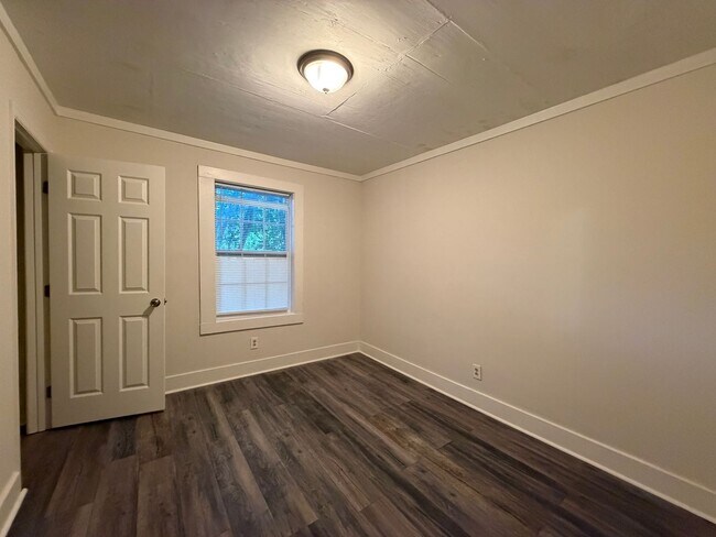 Building Photo - 2 N McLin St SW