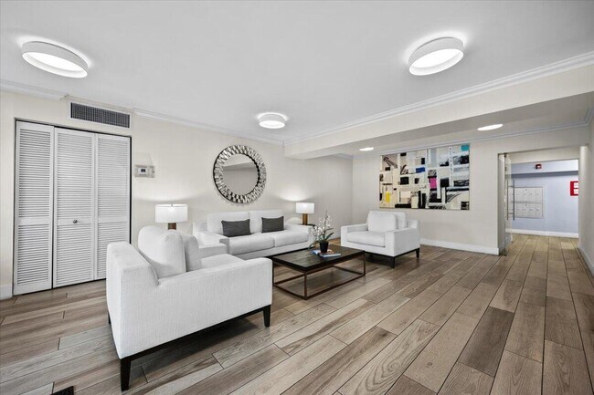 Building Photo - 2560 S Ocean Blvd