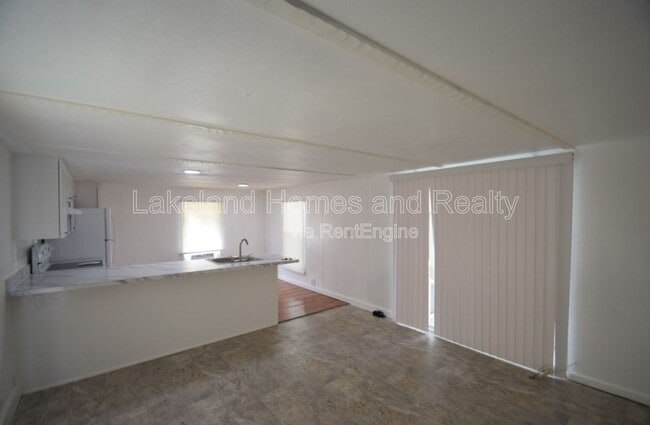 Building Photo - 3306 Peachtree Hill Rd
