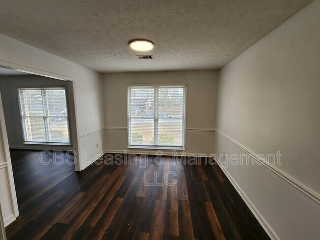 Building Photo - 710 Rodney St