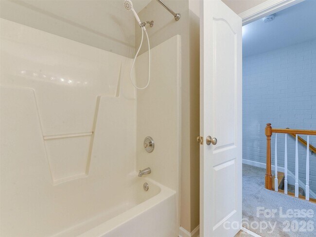 Building Photo - 1224 Green Oaks Ln