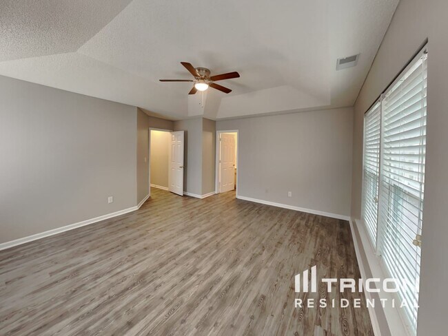 Building Photo - 217 Wild Olive Dr