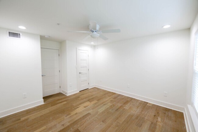 Building Photo - 8 Bedrooms 8 Baths Pre-leasing Now for 2027/2028!!!!