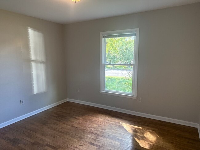 Building Photo - Two Bedroom One Bath