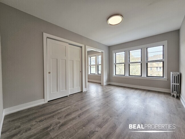 Building Photo - 4641 N Paulina St