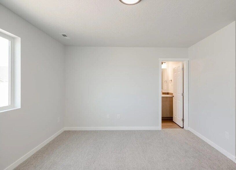 Building Photo - 1261 W Bass River Dr