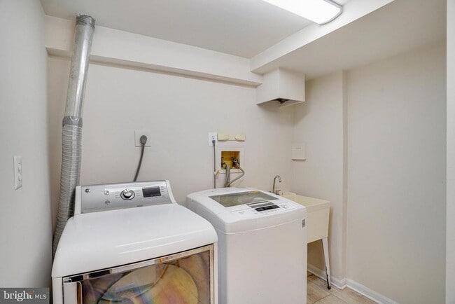 Building Photo - 3300 Prince William Dr