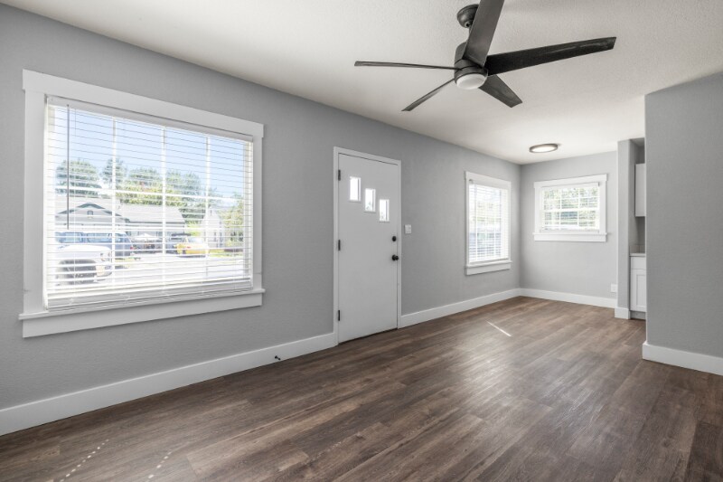 Building Photo - 2335 Darrow Ave