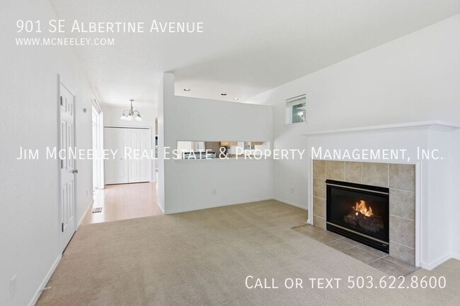Building Photo - 901 SE Albertine St