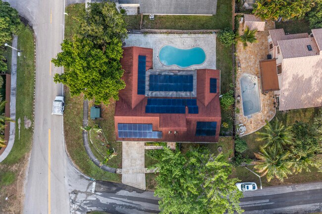 Building Photo - 8305 Casa Del Lago