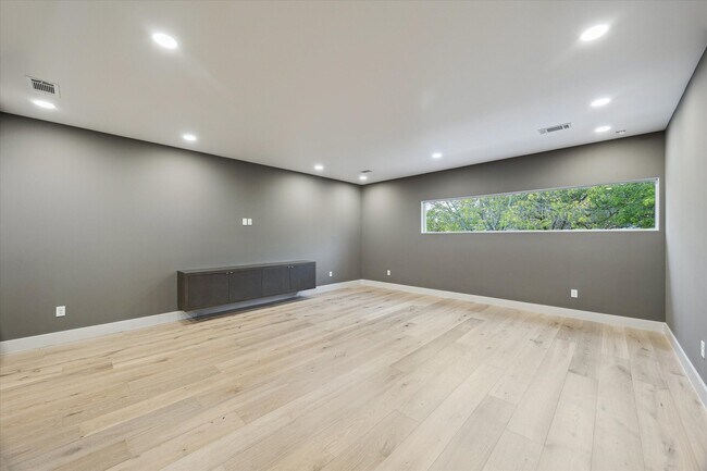 Building Photo - 2129 Quenby St