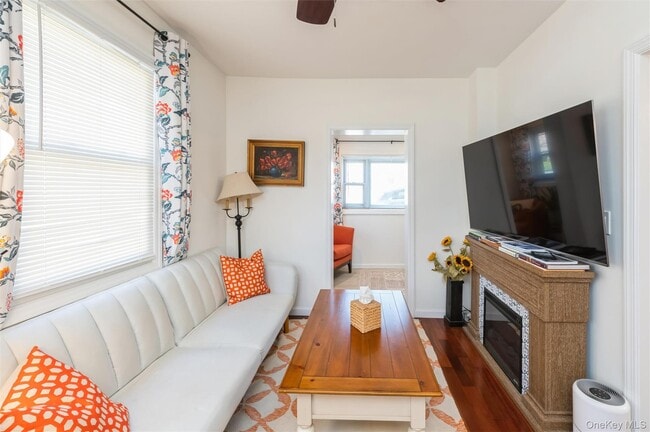 Building Photo - 18 S Washington Ave