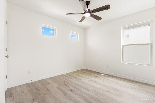 Building Photo - 2312 Corales St