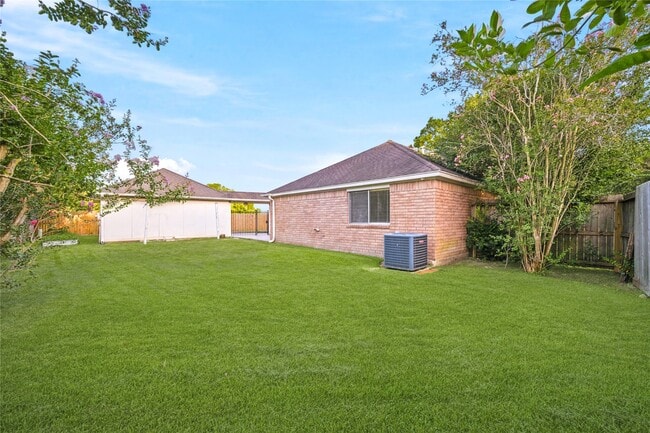 Building Photo - 15911 Moonrock Dr