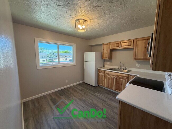 Building Photo - Now Available! Freshly Remodeled 2 bedroom, 1 bathroom apartment in Blackfoot with Fiber Internet.