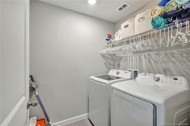 Building Photo - 396 SE Sea Hunt Wy