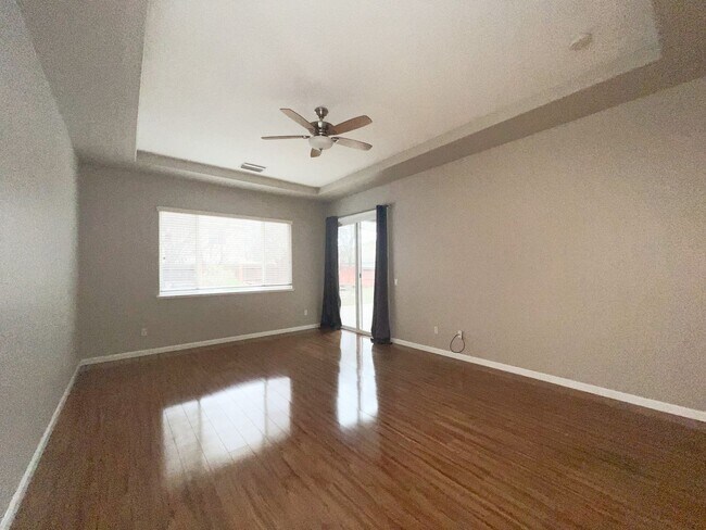 Building Photo - Spacious Single Story Three Bedroom Home