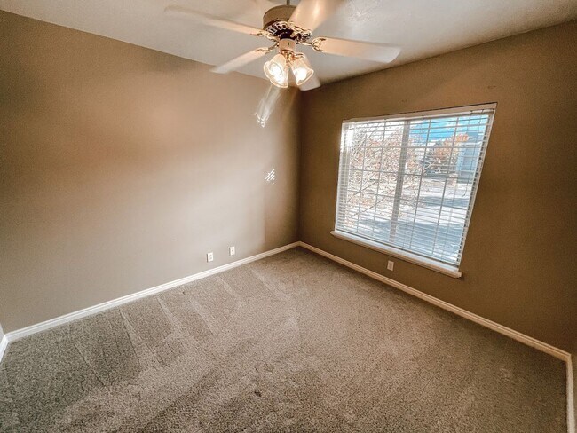 Building Photo - Timeless Condo in the Heart of Orem