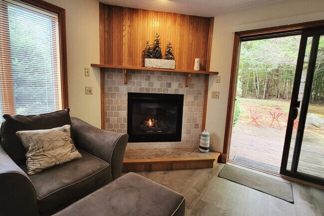 Building Photo - 140 Paquette Cir