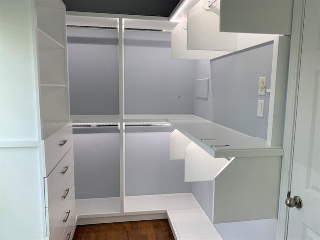 Building Photo - 320 Foundry Cir