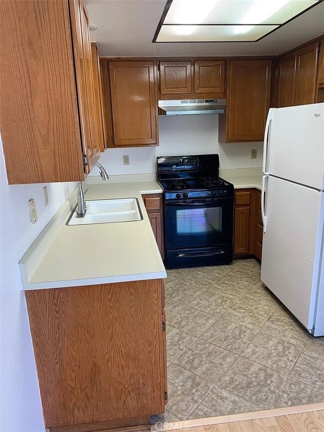 Building Photo - 543 Springbrook N