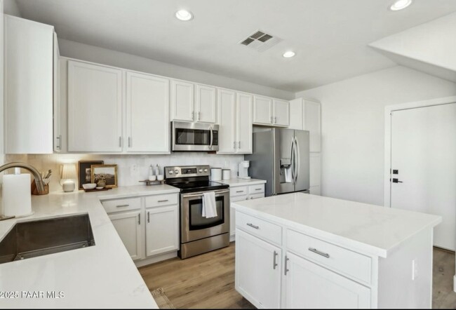 Building Photo - 18260 W Bridger St