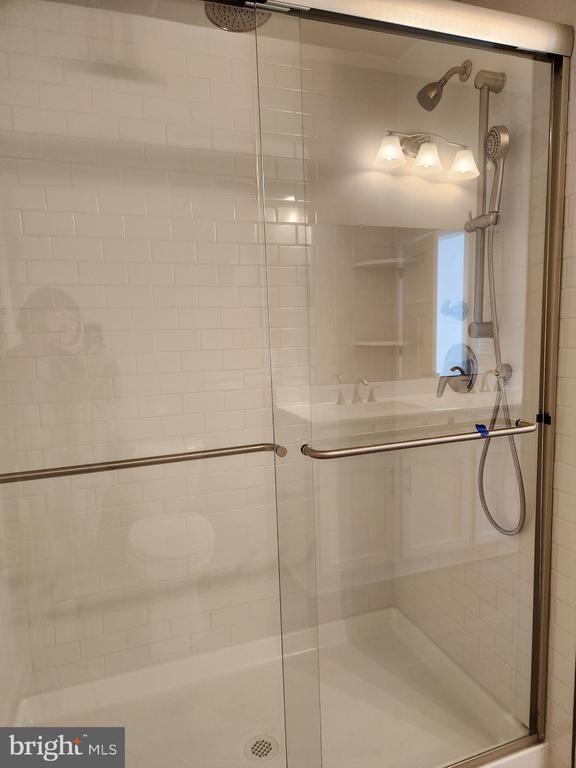 Building Photo - 327 Baker Dr