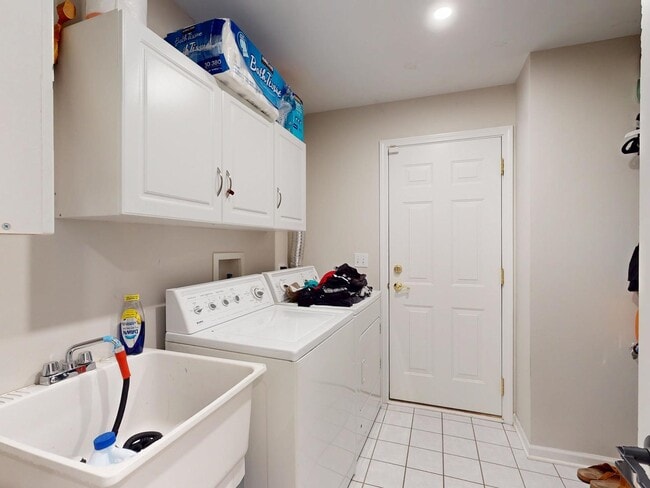 Building Photo - 113 Samuel Ct