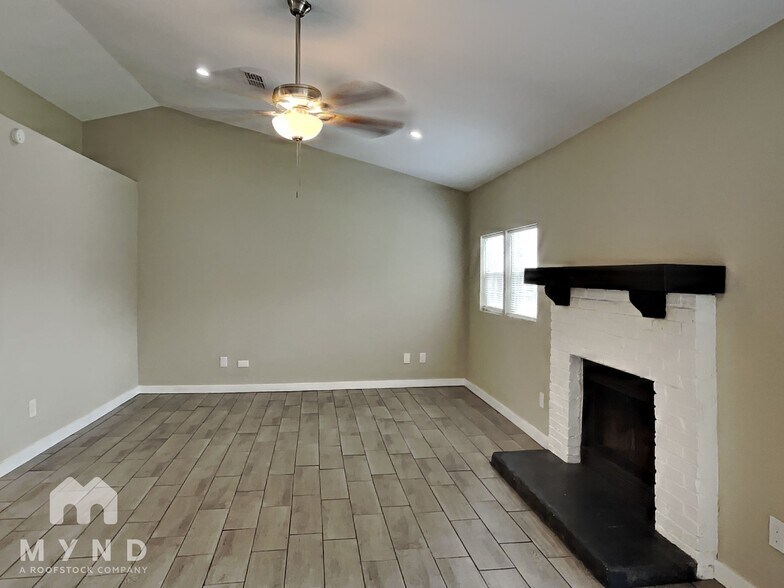Building Photo - 3732 Farm Field Ln