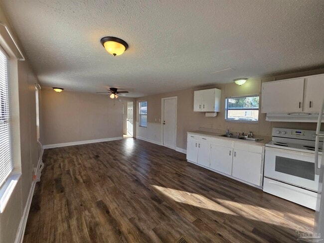 Building Photo - 2821 Hillcrest Ave